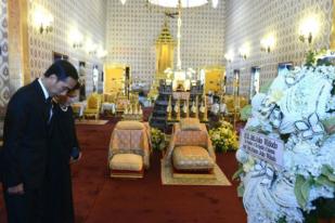 Presiden Jokowi Beri Penghormatan Terakhir Raja Bhumibol