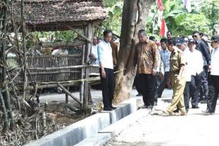 Presiden Jokowi Tinjau Pemanfaatan Dana Desa di Tuban