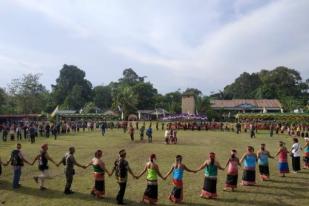 Penari Dayak Meriahkan Festival Budaya Kayaan Mendalam