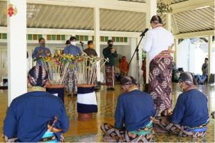 Keraton Yogyakarta Bagikan Ubarampe Gunungan