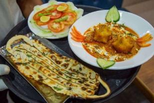 Restoran India Sajikan Kari Covid dan Masker Naan