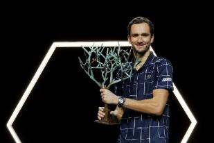 Daniil Madvedev Juarai Paris Masters