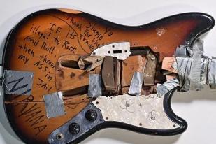 Gitar Rongsok Kurt Cobain Terjual Rp8,9 Miliar