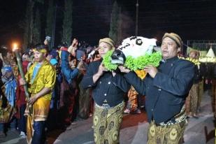 Warga Boyolali Gelar Ritual Sedekah Merapi Malam 1 Sura