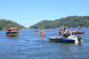 Warga Ponorogo Gelar Sedekah Bumi di Telaga Ngebel