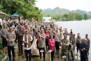 Polri Tanam 1.000 Pohon di Pasangkayu