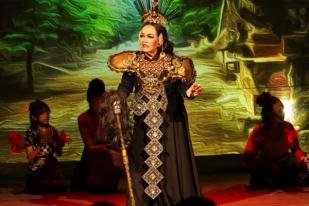 Teater Asal Bali Pentas di Toraja Kuatkan Budaya