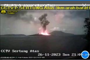 Gunung Anak Krakatau Erupsi 1.000 Meter