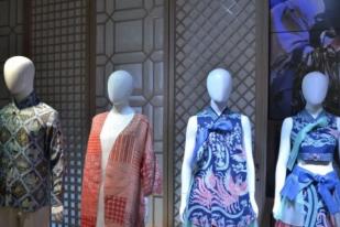 Batik Fractal Kisahkan Bonghwang Jinju dalam Tiga Desain