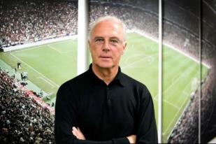 Bayern Muenchen Pensiunkan Nomor Lima untuk Franz Beckenbauer