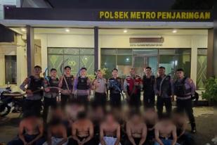 Polri Tangkap 13 Remaja Bersajam di Jakut