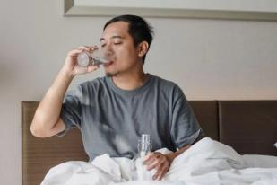 Enam Manfaat Minum Air Putih Usai Bangun Tidur