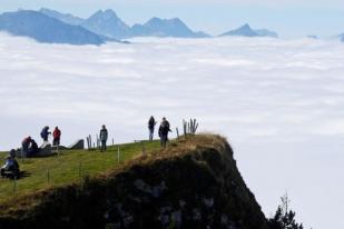 Gletser Swiss Meleleh, Ratusan Orang Berkabung