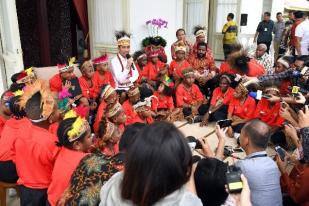 Pelajar Jayapura dan Asmat Bertemu Presiden Jokowi di Istana