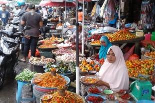 Pedagang di Ambon Jual Cabai Merah Rp100.000/Kg