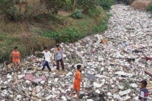 Atasi Sampah Sungai DPRD Bekasi Dorong Pemerintah Beli Water Master