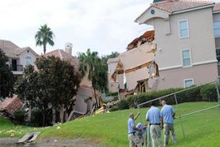 Tanah Ambles di Florida, Karena Lubang Di Bawah Tanah