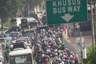 Kendaraan Pribadi Masuk Busway akan Didenda 1 Juta Rupiah 