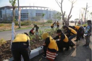 Ribuan Warga Surabaya Kerja Bakti Percantik Stadion GBT