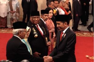 Presiden Jokowi Anugerahi Enam Pahlawan Nasional Baru