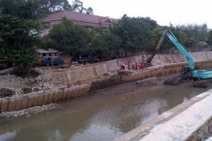 Bantaran Ciliwung Terancam Banjir Karena Normalisasi Belum Tuntas