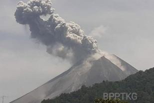 Gunung Merapi Mengeluarkan Awan Panas Tinggi Kolom 1.000 Meter 