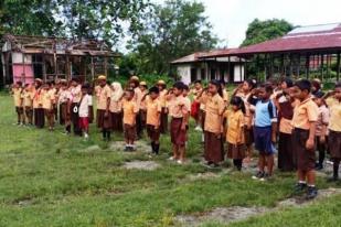 Anak-anak di Perbatasan Lebih Memilih Sekolah ke Malaysia