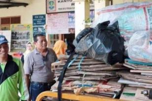 Warga Bekasi Bayar PBB Pakai Sampah