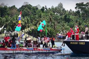 Sinterklas Sapa Warga Pesisir Manokwari