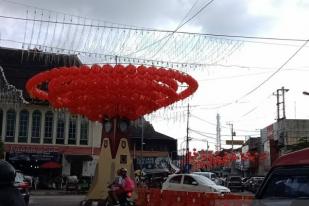 Lampion Imlek Mulai Hiasi Kawasan Pasar Gede Solo