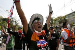 Demo di Thailand Mereda Jelang Perayaan Ulang Tahun Raja Bhumibol