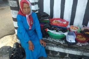 Perempuan Lebak Berjuang Jualan Keliling Atasi Kemiskinan