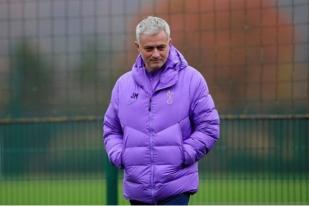 Mourinho dan Moyes Jadi Relawan Pengantar Makanan