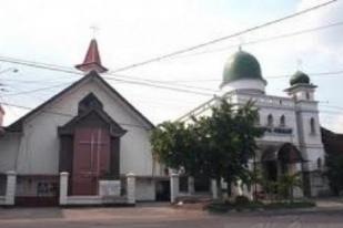 Masjid-Gereja Kendari Berdampingan Bukti Kerukunan Beragama