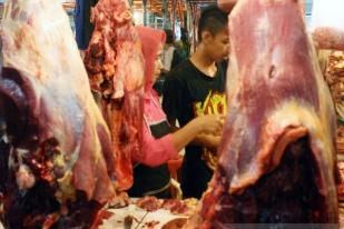 Karawang Pastikan Tidak Ada Penjualan Daging Babi Mirip Sapi