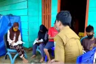 Guru Konawe Utara Keliling Mengajar ke Rumah Siswa