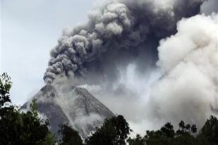 Gunung Merapi Semburkan Asap Hingga Setinggi Dua Kilometer