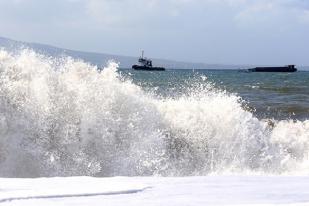 Manado Waspadai Gelombang Tinggi 2,5 - 4 Meter