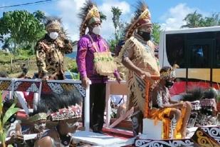 Gubernur Papua Barat Ajak Warga Rawat Keberagaman Suku