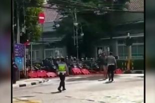 Polisi Selidiki Aksi Pemotor Terobos Blokade di Bandung