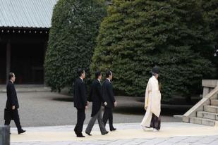 China Kecam Kunjungan PM Jepang ke Kuil Yasukuni