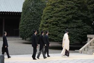 China Mengatakan Abe Harus Bertobat atas Kunjungan ke Kuil Yasukuni