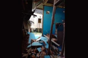 Belasan Rumah Warga Sawai Rusak Akibat Gempa M 5,9