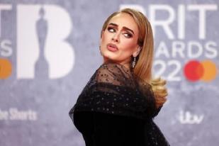 Adele Sabet Tiga Penghargaan Brit Awards