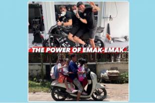 Aleix Espargaro Tiru Gaya Boncengan "Emak-emak" Lombok