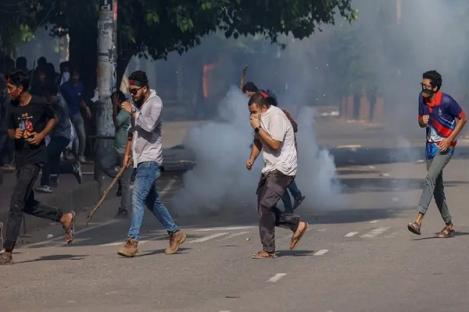Bangladesh: Kerusuhan Menyebar, Berlakukan Jam Malam dan Kerahkan Militer