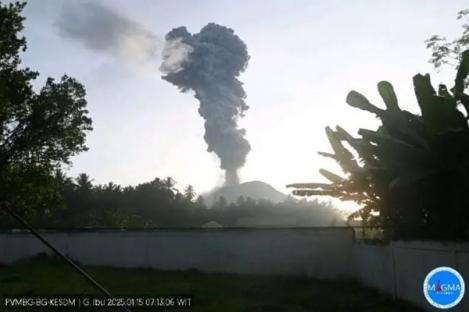 Status Gunung Ibu di Halmahera Naik ke Level Awas