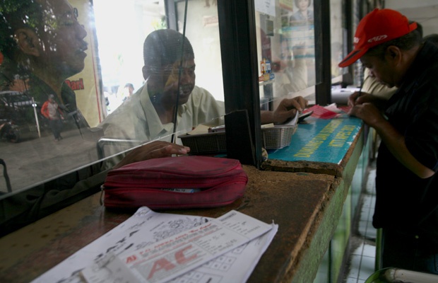 Terminal Lebak Bulus Tampak Normal Setelah Pembatalan Penutupan