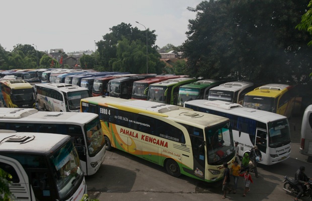 Terminal Lebak Bulus Tampak Normal Setelah Pembatalan Penutupan