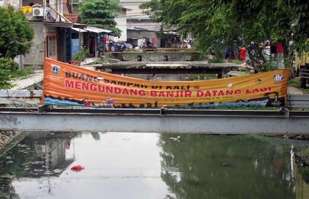 Sampah Jakarta: Lagi, Raut Sampah di TPS Bantaran Sungai